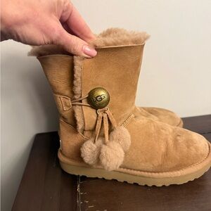 UGG Bailey Button Pompom Boots Chestnut Suede Shearling Size 5